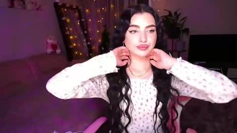 princessamira1 online show from December 16, 4:56 pm