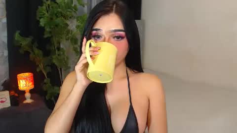 Snapshot of princesshugecumontop chatting on December 1, 5:02 pm PrincessDONT FORGET TO FOLLOW ME online show from December 1, 5:02 pm