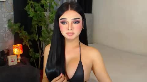 Snapshot of princesshugecumontop chatting on December 4, 1:42 pm PrincessDONT FORGET TO FOLLOW ME online show from December 4, 1:42 pm