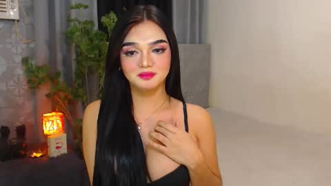 Snapshot of princesshugecumontop chatting on December 11, 4:09 pm PrincessDONT FORGET TO FOLLOW ME online show from December 11, 4:09 pm