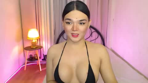 Snapshot of princesshugecumontop chatting on July 18, 9:40 pm PrincessDONT FORGET TO FOLLOW ME online show from July 18, 9:40 pm