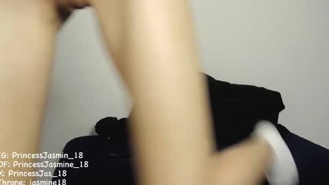 Snapshot of princessjasmine_18 chatting on March 1, 9:37 pm Jasmine online show from March 1, 9:37 pm