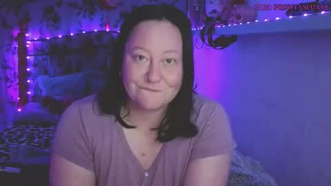 Snapshot of princesslux18 chatting on September 22, 7:27 pm Lux Alot Luxi online show from September 22, 7:27 pm