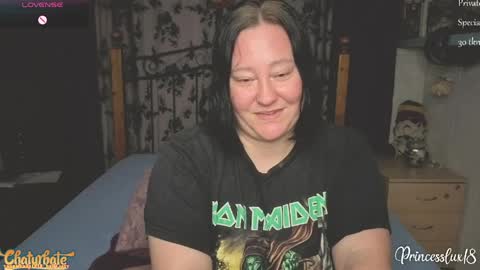 Snapshot of princesslux18 chatting on April 9, 8:36 pm Lux Alot Luxi online show from April 9, 8:36 pm