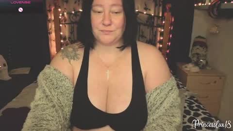 Snapshot of princesslux18 chatting on April 28, 7:30 pm Lux Alot Luxi online show from April 28, 7:30 pm