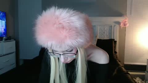 Snapshot of princessminxxy chatting on February 19, 7:06 am princessminxxy online show from February 19, 7:06 am