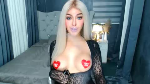 Snapshot of princessofcums69 chatting on October 25, 9:28 am Love online show from October 25, 9:28 am