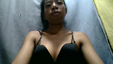 prisca880319 online show from May 3, 3:01 am