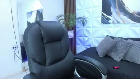 Snapshot of priscila_cooper chatting on October 22, 8:30 pm Priscila online show from October 22, 8:30 pm