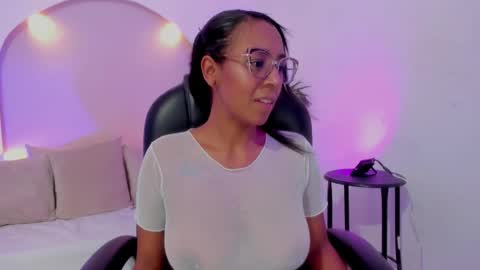 Snapshot of priscila_cooper chatting on November 8, 7:56 pm Priscila online show from November 8, 7:56 pm