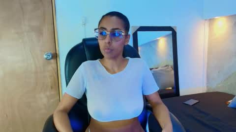 Snapshot of priscila_cooper chatting on December 2, 8:59 pm Priscila online show from December 2, 8:59 pm