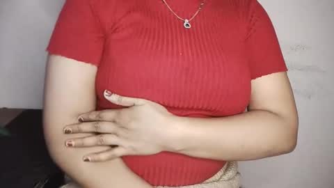 priyu_ online show from November 7, 7:03 pm