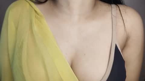 priyu_ online show from December 4, 4:27 pm