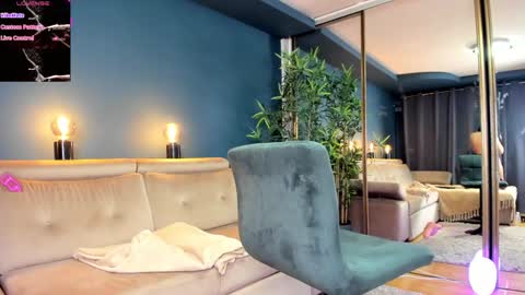 Snapshot of project_raven chatting on January 24, 12:42 am Raven  but you can call me sweetie or honey too  online show from January 24, 12:42 am