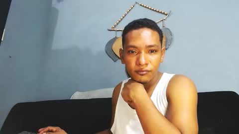 Snapshot of prometo23cm chatting on May 1, 8:35 pm Grande y Gruesa online show from May 1, 8:35 pm