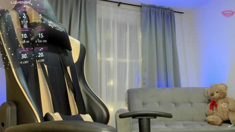 Snapshot of prvncessa_10 chatting on December 13, 2:32 am    INDEPENDENT MODEL online show from December 13, 2:32 am