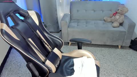 Snapshot of prvncessa_10 chatting on December 27, 7:29 am    INDEPENDENT MODEL online show from December 27, 7:29 am