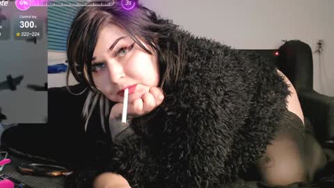 Snapshot of psychobitch69 chatting on December 21, 11:24 pm OlivePsy online show from December 21, 11:24 pm