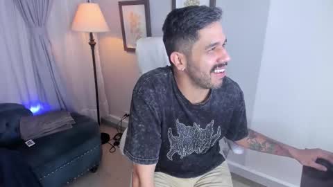 Snapshot of puch16 chatting on October 16, 5:41 am Diego online show from October 16, 5:41 am