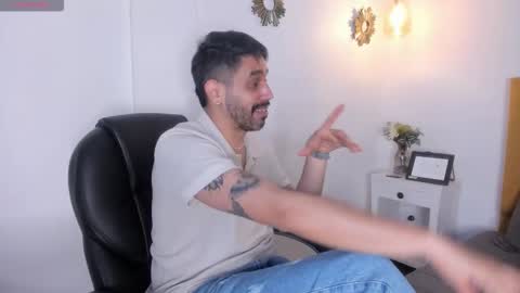 Snapshot of puch16 chatting on November 19, 3:01 pm Diego online show from November 19, 3:01 pm