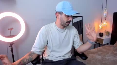 Snapshot of puch16 chatting on December 1, 8:36 pm Diego online show from December 1, 8:36 pm