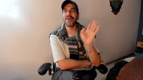 Snapshot of puch16 chatting on February 9, 3:49 pm Diego online show from February 9, 3:49 pm