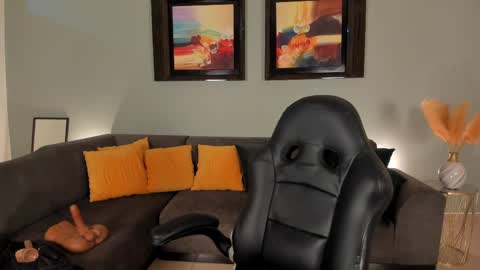 Pui Yee  online show from March 9, 9:57 am