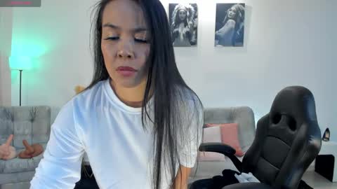 Pui Yeee  online show from April 17, 2:09 pm