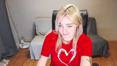 Snapshot of puma_ma chatting on December 19, 2:57 pm Polly online show from December 19, 2:57 pm