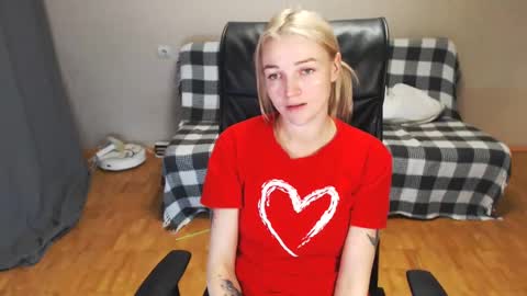 Snapshot of puma_ma chatting on January 12, 12:01 pm Polly online show from January 12, 12:01 pm