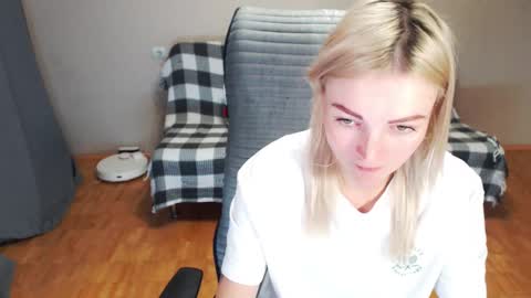 Snapshot of puma_ma chatting on November 25, 4:45 am Polly online show from November 25, 4:45 am