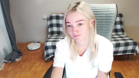 Snapshot of puma_ma chatting on November 26, 4:57 am Polly online show from November 26, 4:57 am