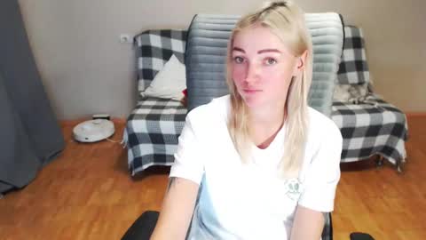 Snapshot of puma_ma chatting on November 29, 1:03 pm Polly online show from November 29, 1:03 pm