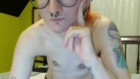 Snapshot of punkpupollie chatting on April 11, 1:10 am punkpupollie online show from April 11, 1:10 am