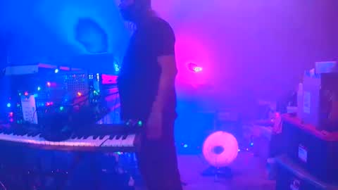 punkrunr083 online show from April 26, 11:30 am