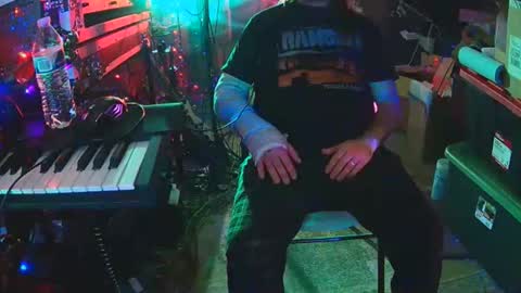 punkrunr083 online show from April 28, 8:52 am