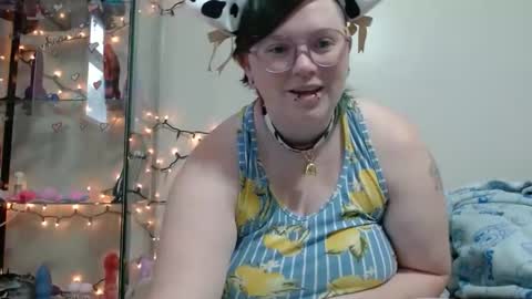 Snapshot of pupghostt chatting on April 5, 1:19 pm PupGhostt online show from April 5, 1:19 pm