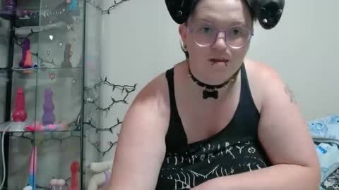 Snapshot of pupghostt chatting on April 16, 7:03 pm PupGhostt online show from April 16, 7:03 pm