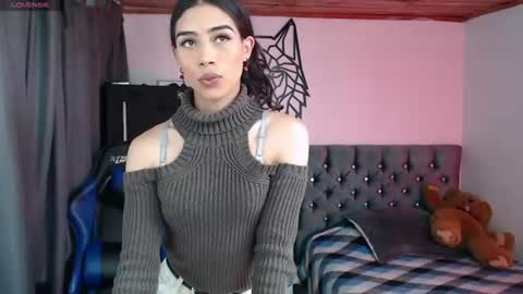 Cris online show from June 15, 4:53 pm