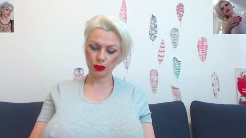 Snapshot of pure_seduce_wow chatting on June 18, 2:01 am Goldie online show from June 18, 2:01 am