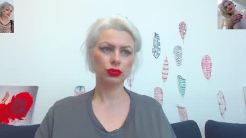 Snapshot of pure_seduce_wow chatting on July 3, 11:44 pm Goldie online show from July 3, 11:44 pm