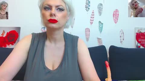 Snapshot of pure_seduce_wow chatting on July 6, 12:40 am Goldie online show from July 6, 12:40 am
