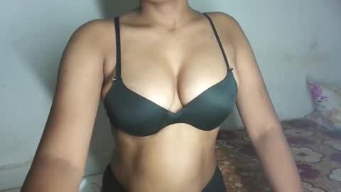 Snapshot of pureelove chatting on February 26, 9:41 am Your love online show from February 26, 9:41 am