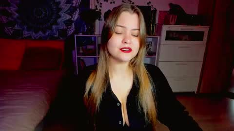 Snapshot of purehanna chatting on December 4, 2:15 pm Miss Hanna online show from December 4, 2:15 pm