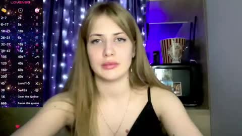 Snapshot of puremiraclealis chatting on December 8, 7:00 pm Alicia online show from December 8, 7:00 pm