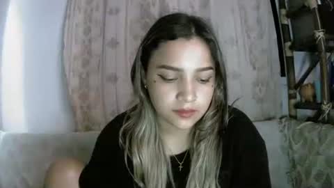 Snapshot of purple_23 chatting on April 21, 7:47 am Lizzy online show from April 21, 7:47 am