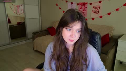 Snapshot of purple_averge chatting on October 22, 5:30 am Bella online show from October 22, 5:30 am