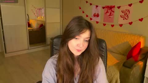 Snapshot of purple_averge chatting on October 29, 5:42 am Bella online show from October 29, 5:42 am