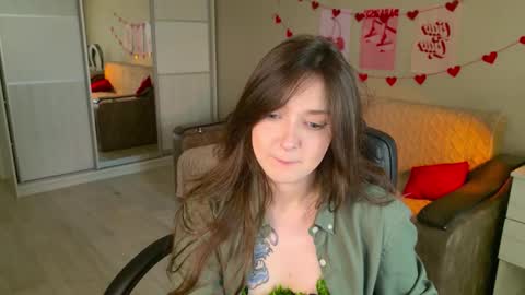 Snapshot of purple_averge chatting on October 31, 5:41 am Bella online show from October 31, 5:41 am