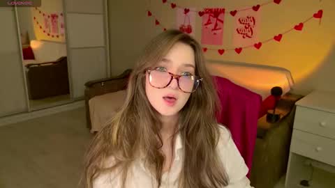 Snapshot of purple_averge chatting on December 5, 5:49 am Bella online show from December 5, 5:49 am